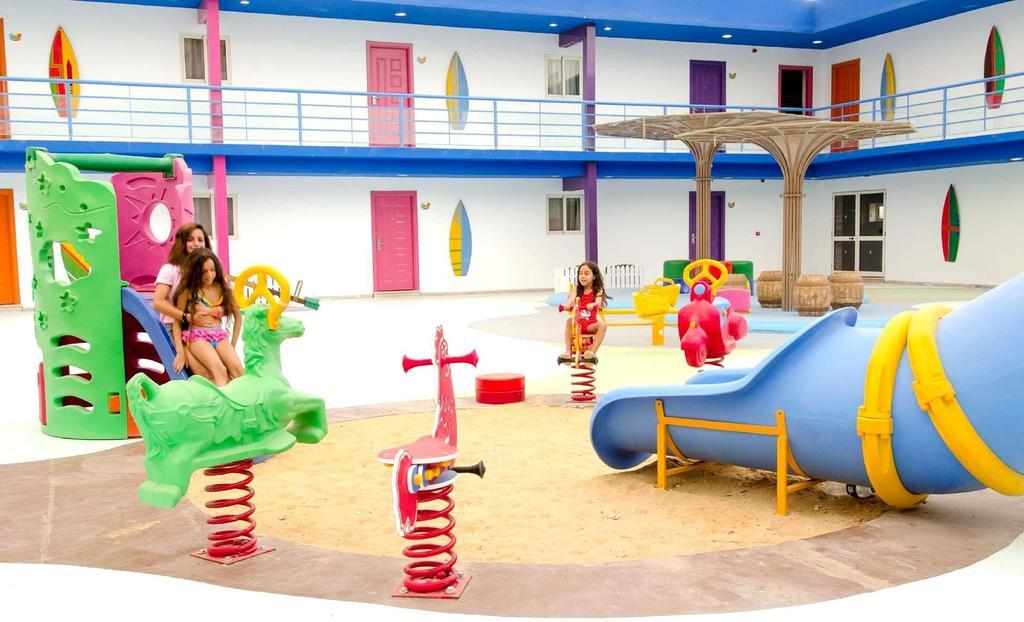 Swiss Inn Teda Hotel & Aqua Park 아인 수크나 객실 사진
