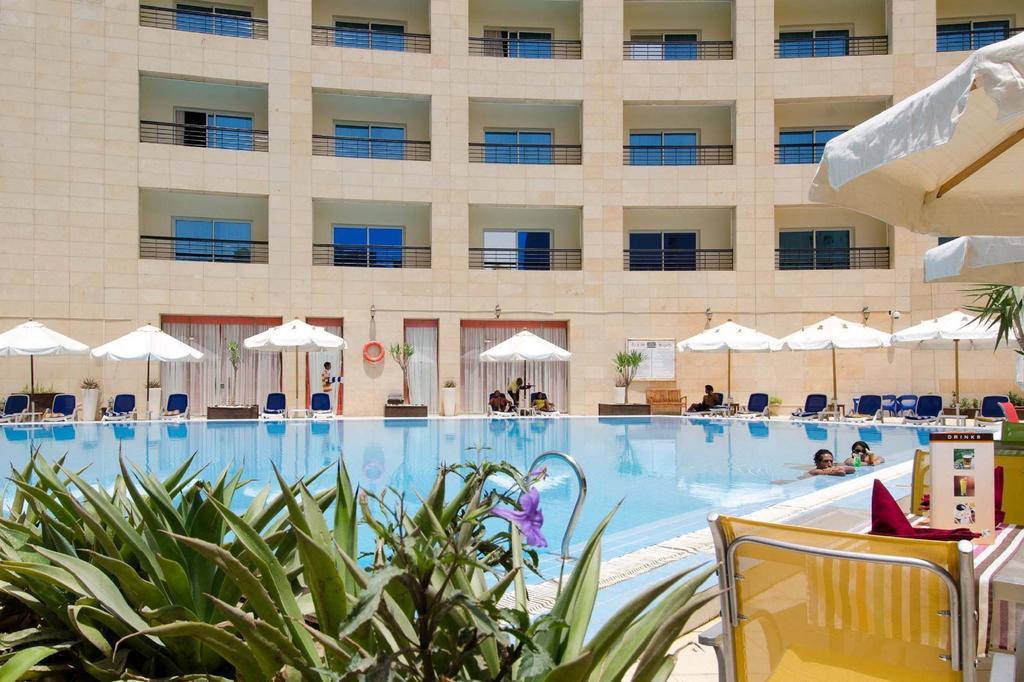 Swiss Inn Teda Hotel & Aqua Park 아인 수크나 객실 사진